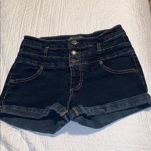 High waisted 3 button jean shorts